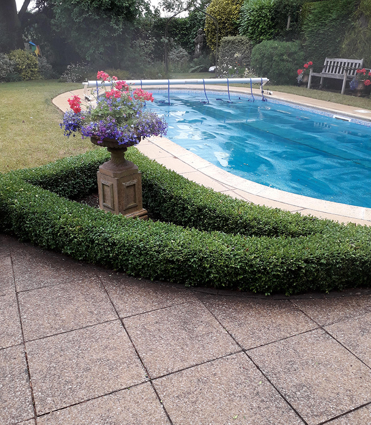 grass cutting and hedge trimming services in Northampton